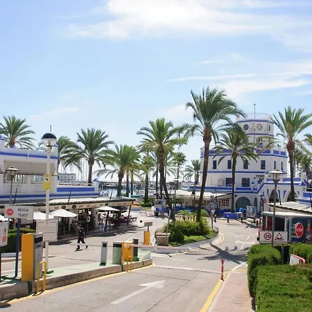 Beautiful 2-Bed Apartment In Estepona With Seaview Apartmán