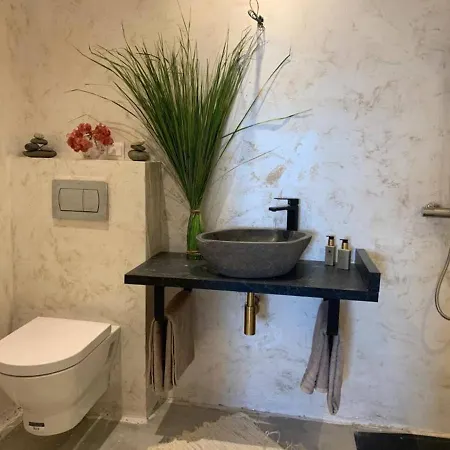 Beautiful 2-Bed Apartment In Estepona With Seaview דירה אסטפונה