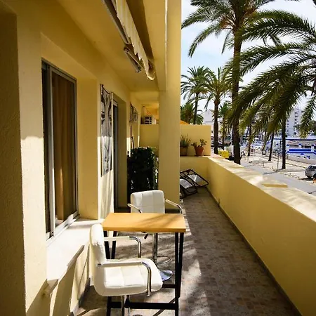 Beautiful 2-Bed Apartment In Estepona With Seaview Apartmán *