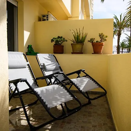 Beautiful 2-Bed Apartment In Estepona With Seaview Apartmán *