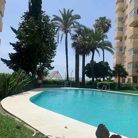 Beautiful 2-Bed Apartment In Estepona With Seaview Apartmán *
